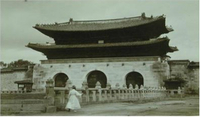 광화문 월대 복원 위해 사직로 T자형서 유선T자형