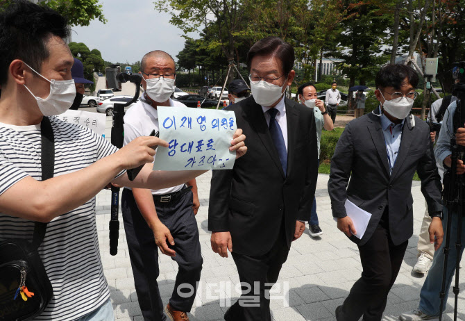 이재명, '여남노소' 내세우자...국힘 "등장부터 갈라치기"