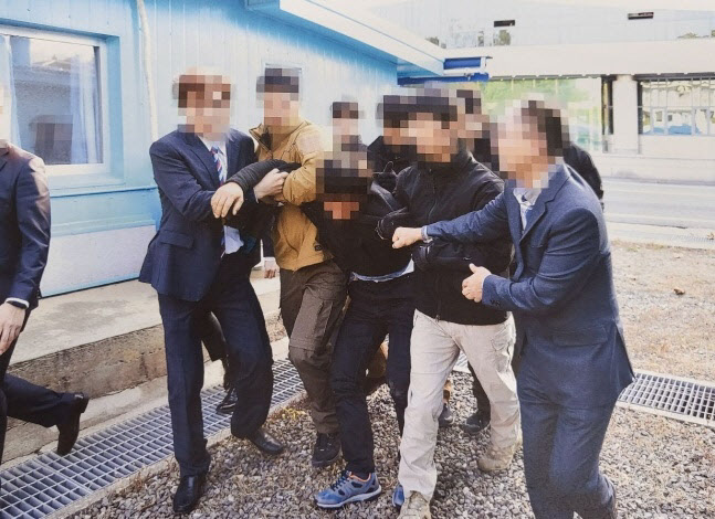 [속보]尹대통령, 강제북송 관련 "국가 헌법·법률 따라 진행해야"