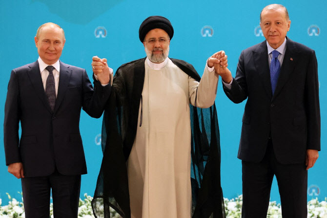 푸틴, 보란듯 이란과 반미연대…"서방 속임수 경계해야"