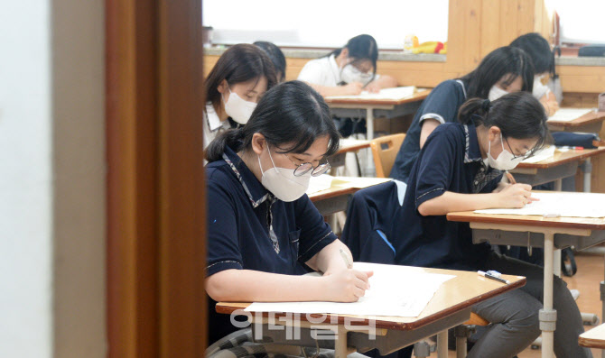 고2 모의고사 문·이과 첫 역전…‘이과 쏠림’ 심화