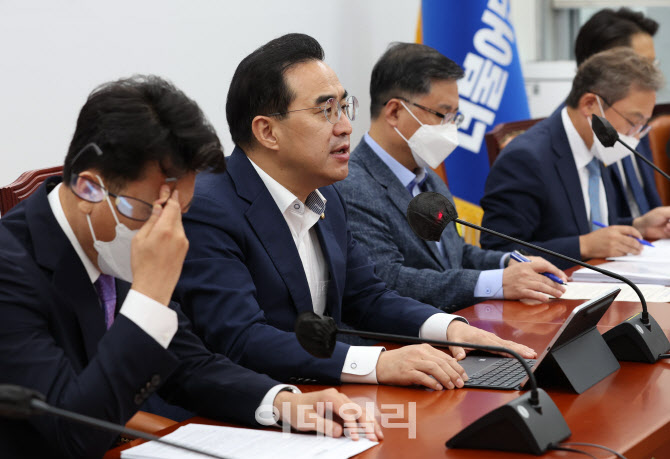 [포토]박홍근, '與, 흉악범을 탈북브로커로 주장...안보농단 중단해야'