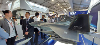 KF-21 첫 비행 성공한 KAI, FA-50 1000대 수출 포부