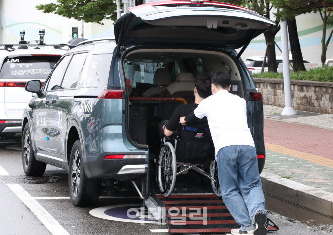 [포토]휠체어 이용 가능한 자율차, 최초 공개