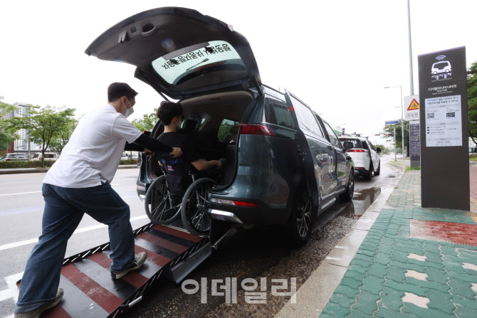 [포토]'전국최초 공개' 자율차, 휠체어 이용가능