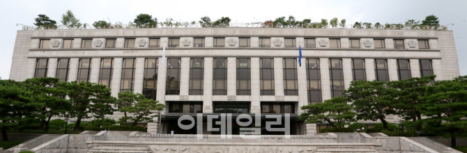 헌재, '재판취소' 결정…"한정위헌 부인한 법원, 재판청구권 침해"