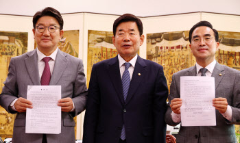 54일 만에 열린 국회, 상임위 與 7개·野 11개 배분(종합)