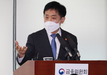 청문회 없이 임명된 금융위원장, 26일 대정부질문 '데뷔'