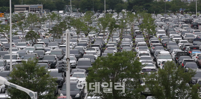 [포토]김포공항 국내선 주차장 북적