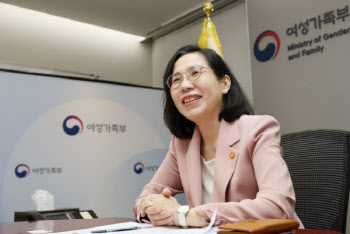 "인하대 사건, '여자라 죽었다' 안돼"...여가부 장관에 맞장구