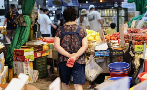 물가·임금 1년 시차두고 영향…"기대인플레 못잡으면 90년대 악몽 재현할 수도"