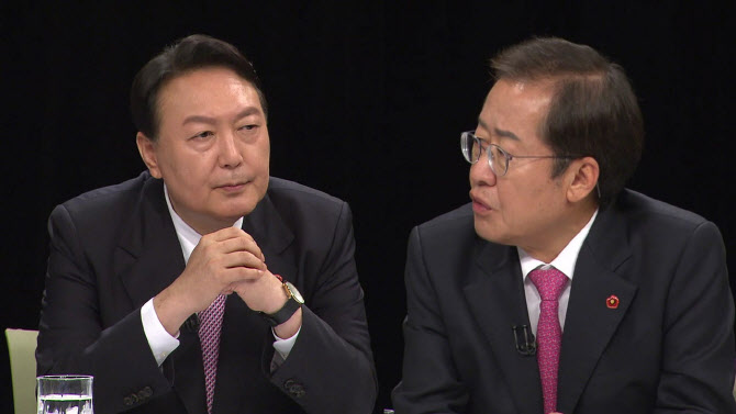 尹 ‘내부총질’ 문자에… 홍준표 “대통령도 사람이다”
