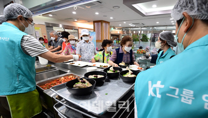 [포토] 여름 보양식 나눔 봉사