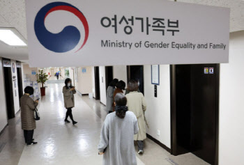 검찰 '민주당 대선공약 개발 의혹' 여성가족부 압수수색