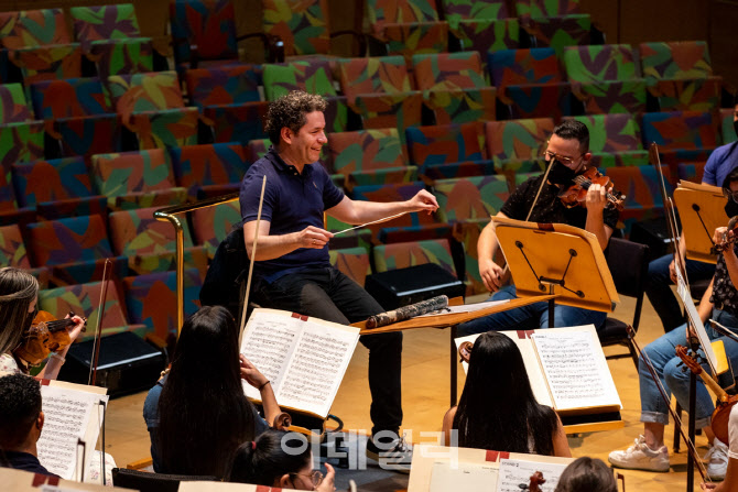 구스타보 두다멜 "음악 안에 지역·사람·사회를 바꾸는 힘 있어"