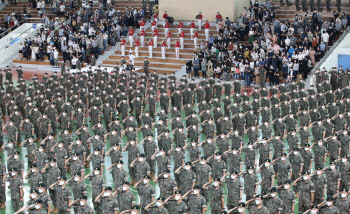 육군 훈련병 190명, 기한 지난 백신 접종…軍 "확인 미흡"