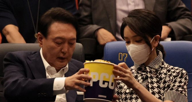 "450만원 식사비용 공개하라"…尹대통령실, 특활비 공개 거부