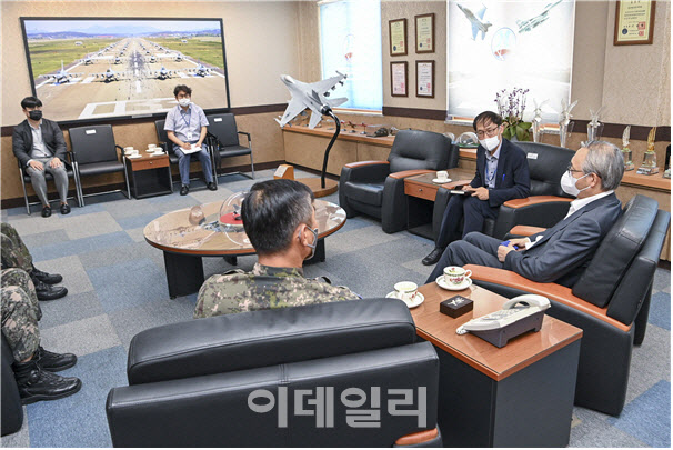 잇따른 여군 부사관 사망에…인권위, 20전투비행단 찾아