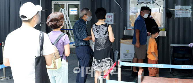 [포토]신규확진 7만3589명…위중증 284명 74일만에 최다