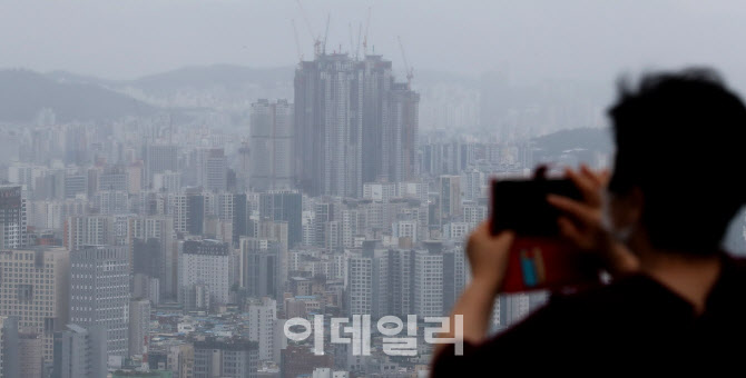 [포토]'금리 인상·경기 침체' 우려…서울 아파트값 9주째 하락