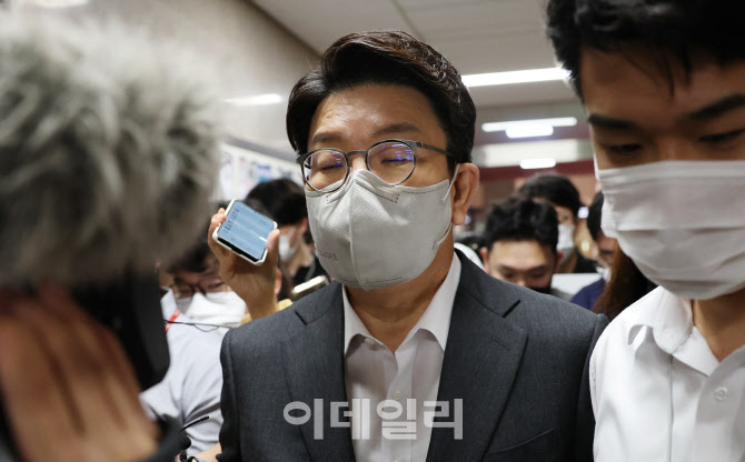 [포토]국민의힘 내홍, '표정 어두운 권성동'