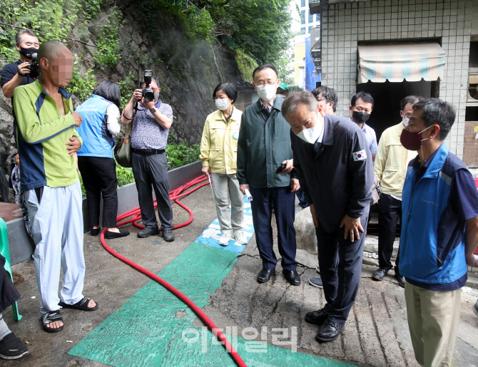 [포토] 쪽방촌 찾은 이상민 행안부 장관