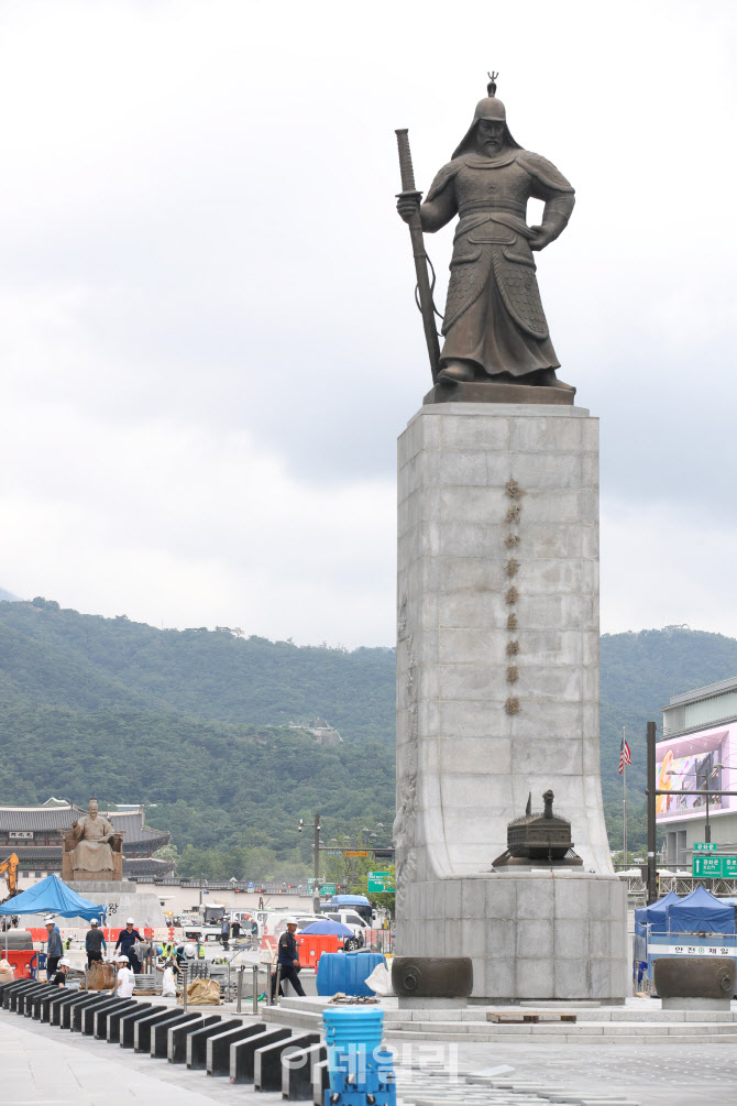 [포토]광화문광장, 마무리 공사중