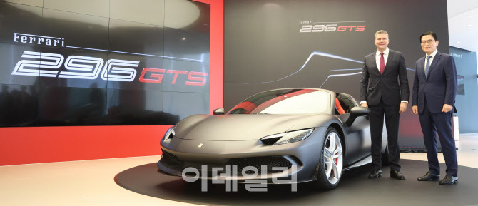 [포토]국내 최초 공개된 페라리 296 GTS 하이브리드