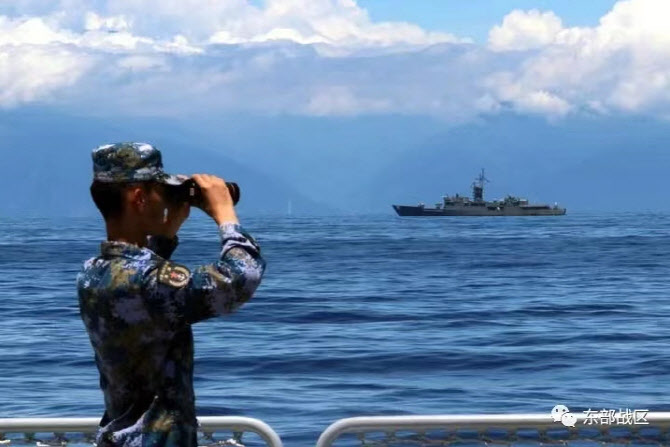 WSJ “중국, 대만해협 군사훈련으로 현대 전투력 보여줘”