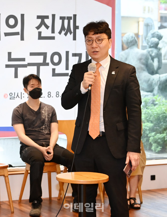 [포토]'발언하는 신인규 전 상근부대변인'