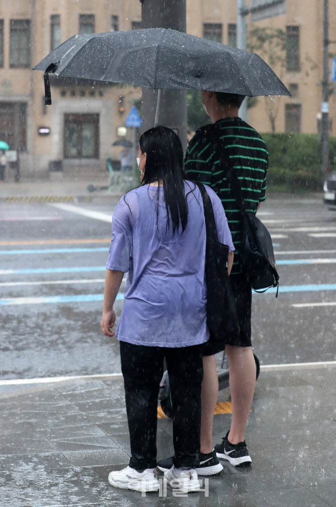 [포토]우산도 막지 못하는 폭우