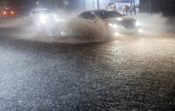 서울 관악구 도림천 범람…산사태 경보 발령