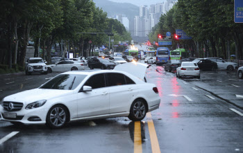 ‘하루 신고만 2300대’...수도권 물폭탄에 보험사 비상