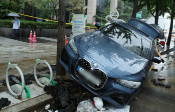 수도권 물폭탄에 비상...보험사 추정 차량손해액 1000억 육박