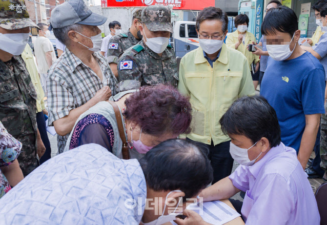 [포토] 피해지역 현장점검하는 최호권 영등포구청장