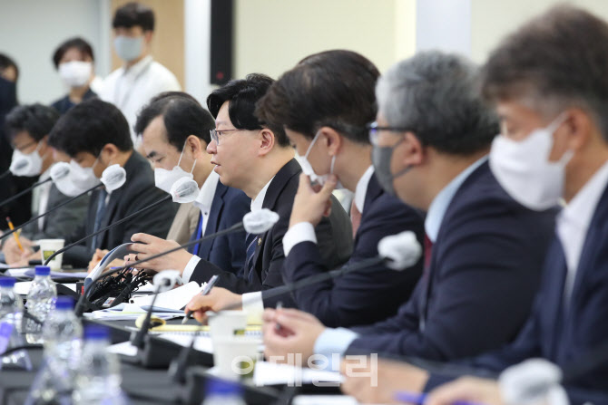[포토]1차 회의에서 모두발언하는 김소영 부위원장