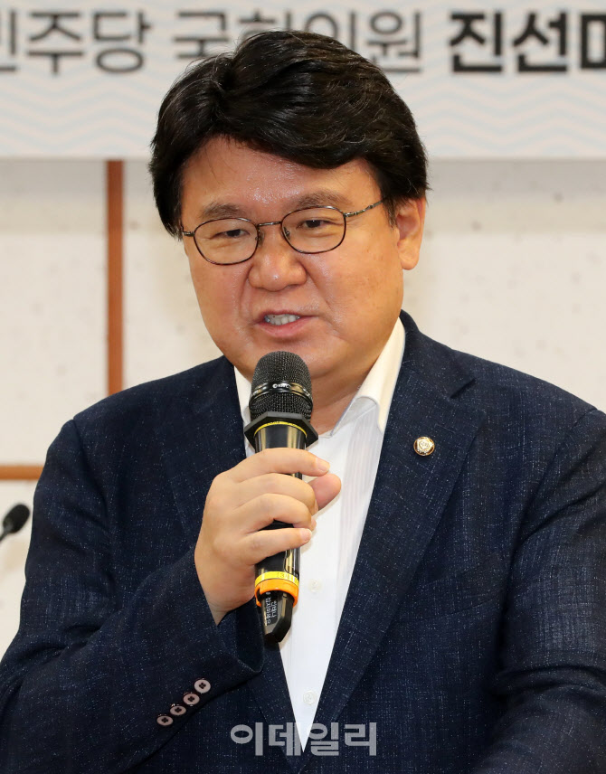 [포토]'국가경찰위원회의 권한강화 방안 모색 토론회'에서 인사말하는 황운하 의원