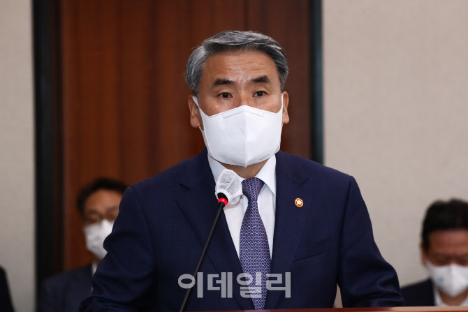 [포토]'2030 부산세계박람회 유치지원 특별위원회'에서 업무보고하는 이종섭 국방부 장관