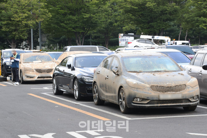 [포토]폭우가 휩쓸고 간 차