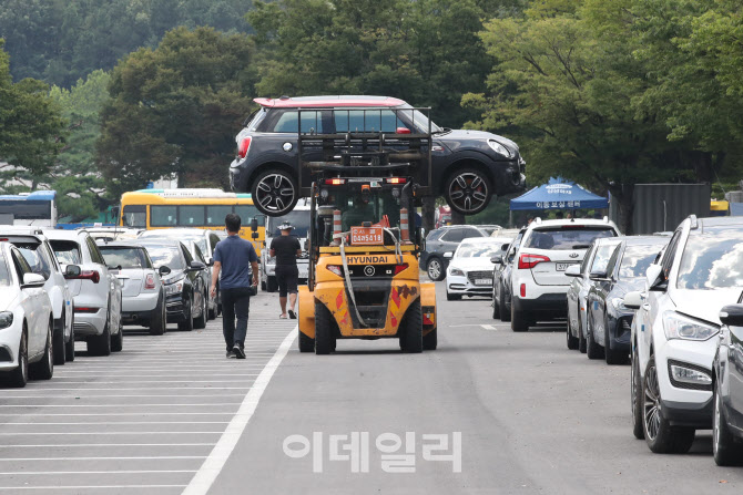 [포토]침수차량들 주차장 가득