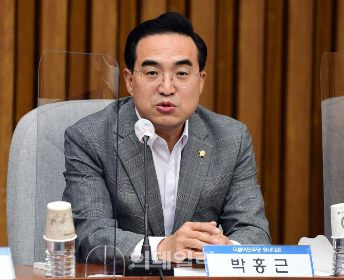 [포토]윤석열 정권 경찰장악대책위원회 간담회에서 발언하는 박홍근 원내대표