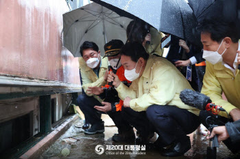 반지하 참사, 기후위기 경고…재난은 공평한가