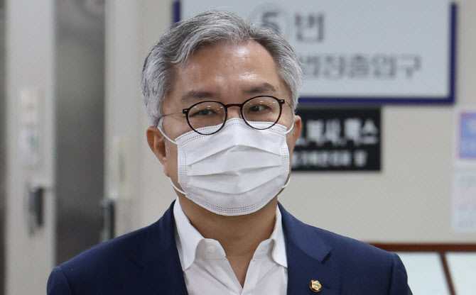 '짤짤이' 성희롱 발언  최강욱, 오늘 징계 재심