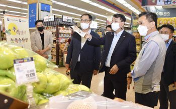 방기선 차관, 대형마트 현장방문…“추석 성수기 가격 불안 철저 관리”