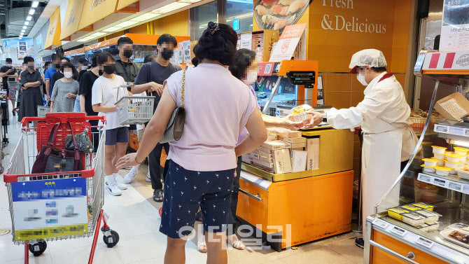 [르포]"당당치킨 한 번 맛볼까?"…1시간 전부터 장사진