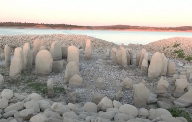 가뭄에 저수지 속 7000년전 '스페인 스톤헨지' 모습 드러나