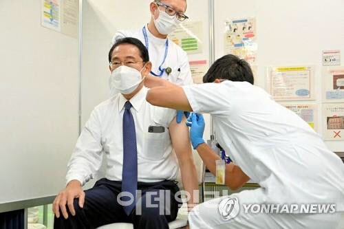 일본 “신규 확진자수 파악 중단”…백신 접종도 유료화되나