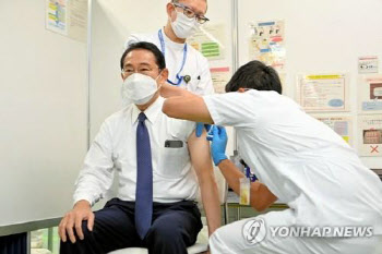 일본 “신규 확진자수 파악 중단”…백신 접종도 유료화되나