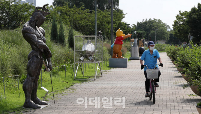 [포토]한강뚝섬공원에서 펼쳐지는 조각 전시