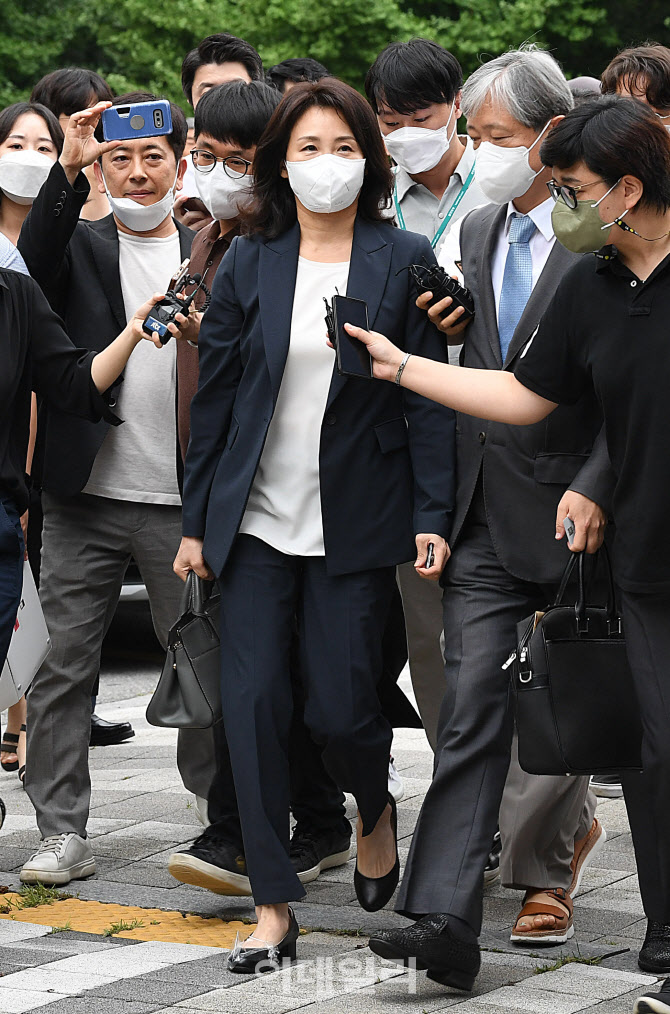 [포토]'법인카드 유용 의혹' 관련 조사를 받기 위해 출석하는 김혜경 씨